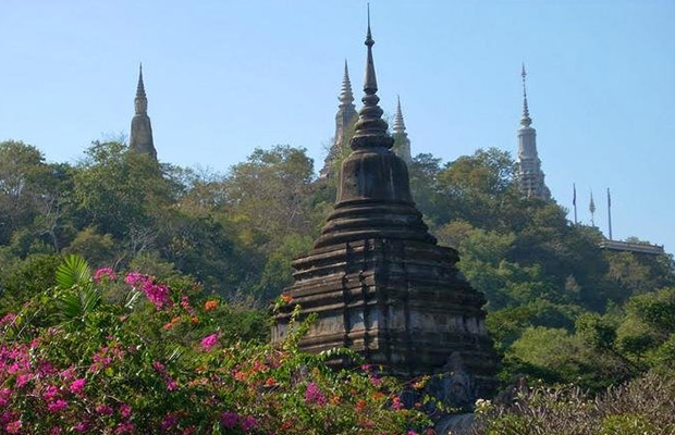 Discover Oudong Mountain and Phnom Penh City Tour