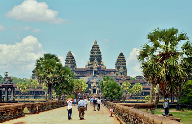Explore Phnom Penh – Kampong Thom – Siem Reap Tour