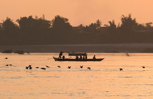 Full Day: Amazing Kratie Lifestyle and Dolphin Watching Tour