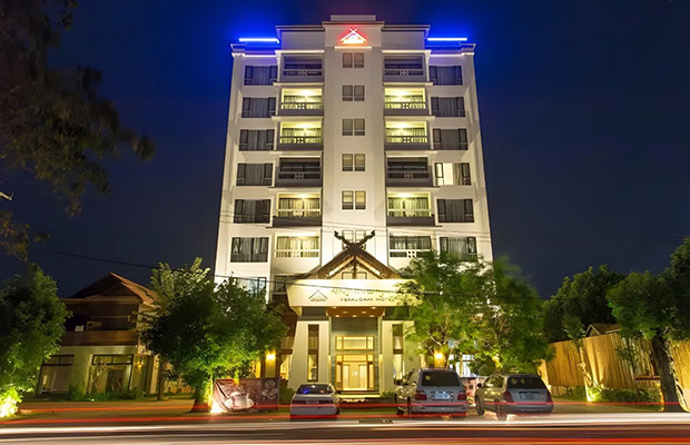 Yeak Loam Hotel