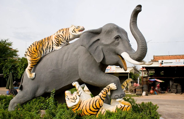 Kampong Thom: Sambor Preikuk, Kuhak Nokor & Spider Market Day Trip