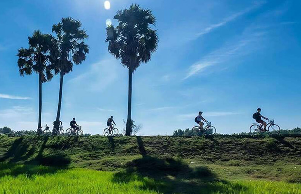 Kratie: Koh Trong Island Cycling Tour with Snacks