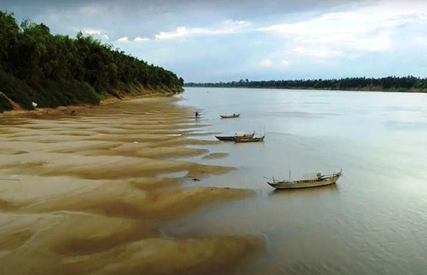 Kratie: Koh Trong Island Cycling Tour with Snacks