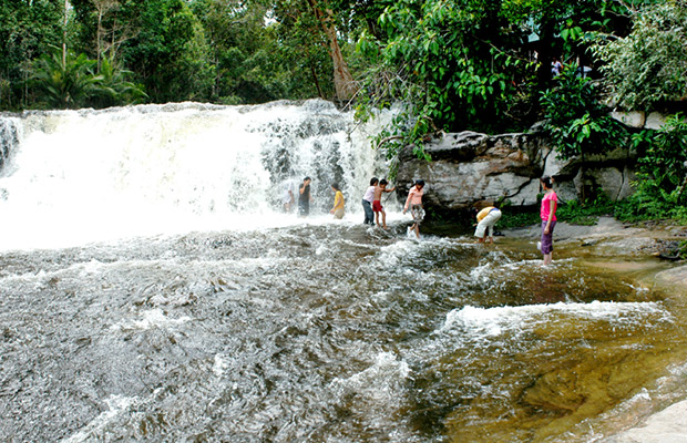 Kulen Waterfall Mountain & Beng Mealea Temple Tour