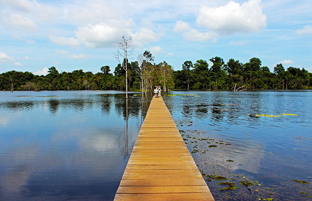 Preah Khan and Neak Pean Temples Day Tour