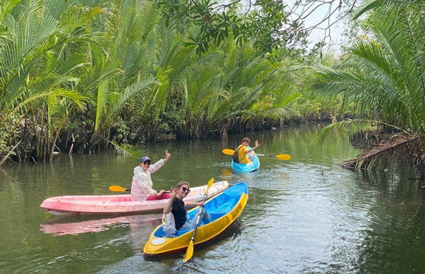 Half-Day Kayak Guided Tour to the Green Mangroves Forest